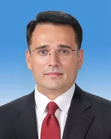 伍越添